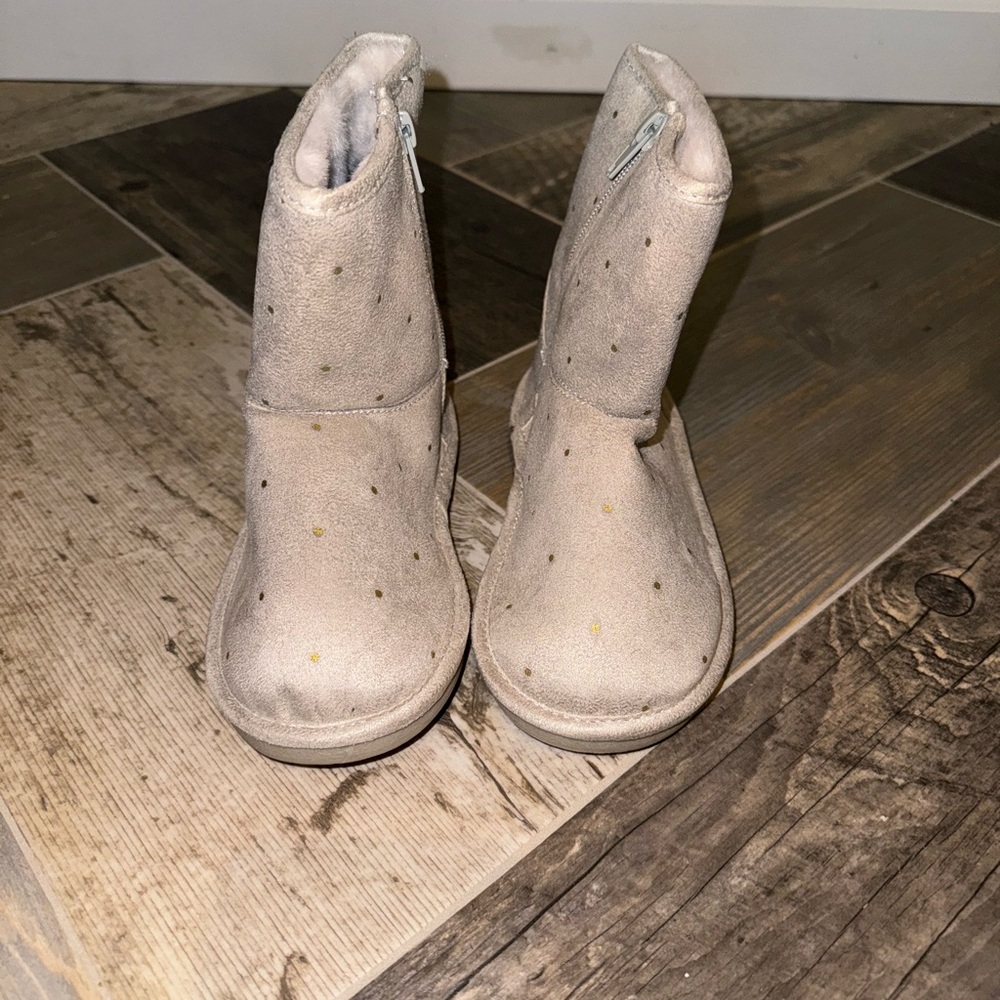 Girls Osh Gosh fuzzy boots size 12 Never Worn